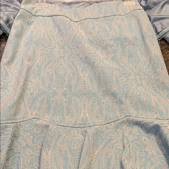 Suit - Picture 2 of 5